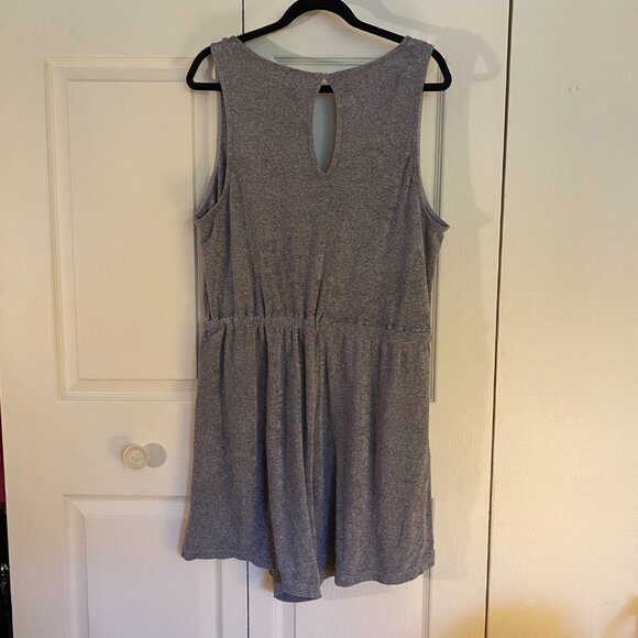 Grey terry cloth Old Navy romper (XL) - Picture 4 of 4